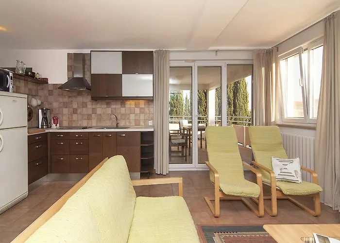 Apartments Ceja Near Sea