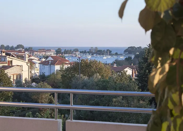 Apartments Ceja Near Sea